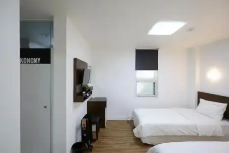 Ekonomy Haeundae Guesthouse - 137