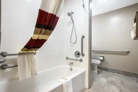 Red Roof Inn PLUS+ & Suites Savannah - I-95 - 8