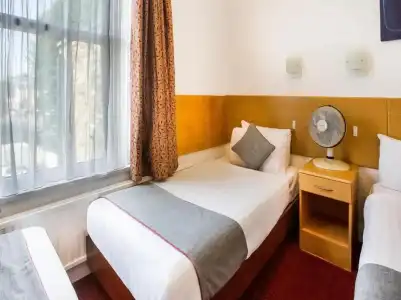 London Guest House by OYO - Acton - 104