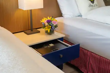 Staypineapple, Rose, Downtown Portland - 33