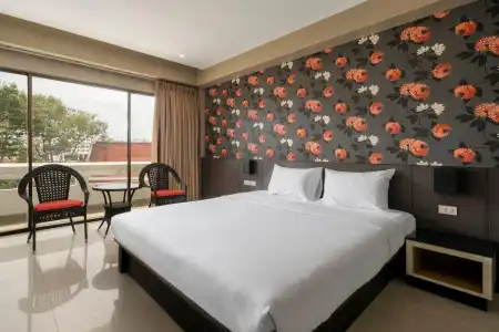 Welcome Plaza - 19