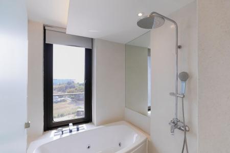 Balcony Seaside Sriracha & Serviced Apartments (SHA Extra Plus) - 59