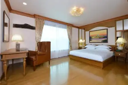 Peak Nimman Prestige - 77