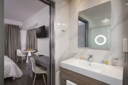 Bio Suites - 95