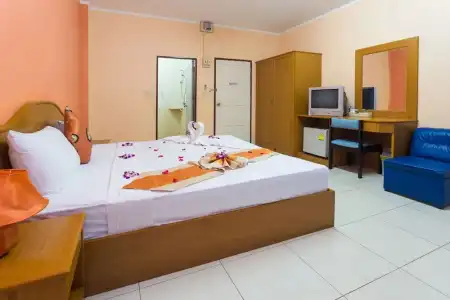 Room in Guest Room - Bucintoro Restaurant & Guesthouse Belvedere - 10 Minutes From Patong Beach - 17