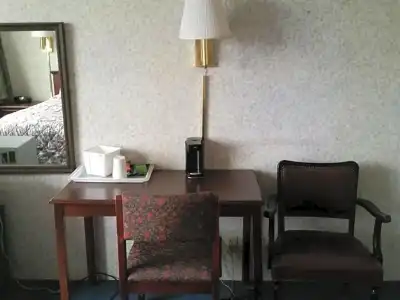University & Suites - 21