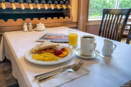 Best Western Plus Stoneridge Inn & Conference Centre - 11