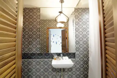 Tapae Gate Villa - 8
