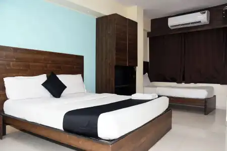Kamran Residency - Near US Embassy - 23