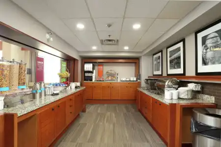 Hampton Inn & Suites Barrie - 26