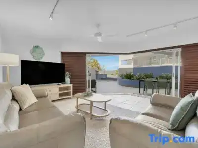 Rolling Surf Resort - 220