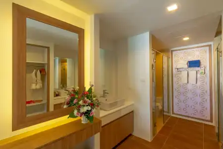 Patong Bay Hill Resort - 15