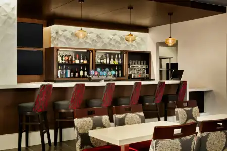 DoubleTree by Hilton Toronto Airport West - 17