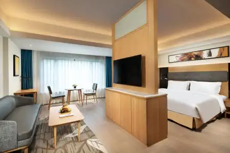 Holiday Inn Shanghai Hongqiao Central by IHG - 3