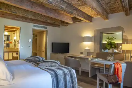 Hôtel Les Armures - 1
