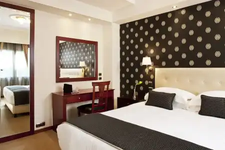 AVA & Suites - 111