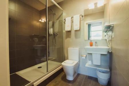 Hostal Live Barcelona - 38