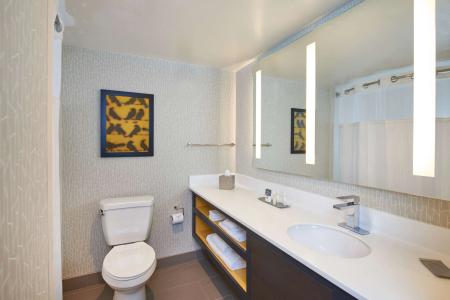 DoubleTree by Hilton Fresno Convention Center - 8