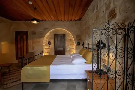 1811 Cave - 60