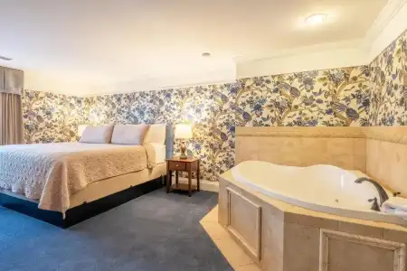 Red Coach Inn - 35