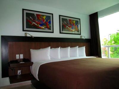 & Suites PF - 83