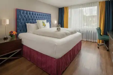 Staypineapple, Rose, Downtown Portland - 47