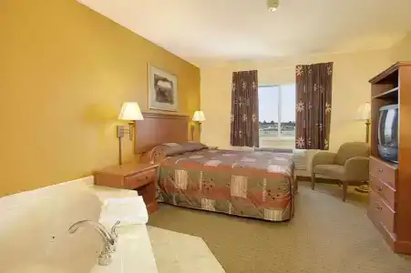 Super 8 by Wyndham Topeka at Forbes Landing - 16