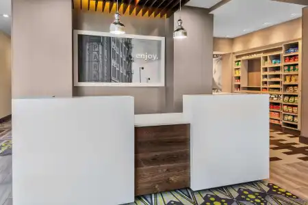 Hampton Inn & Suites Los Angeles/Hollywood - 1