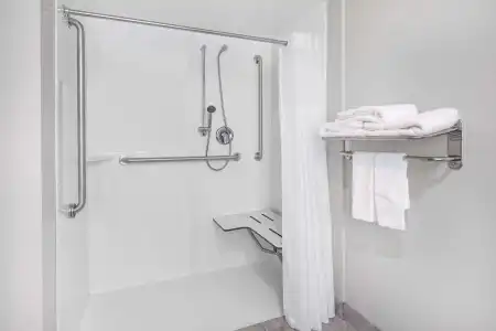Days Inn & Suites by Wyndham Niagara Falls/Buffalo - 7