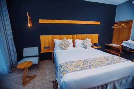 Giraffe Ocean View - 13