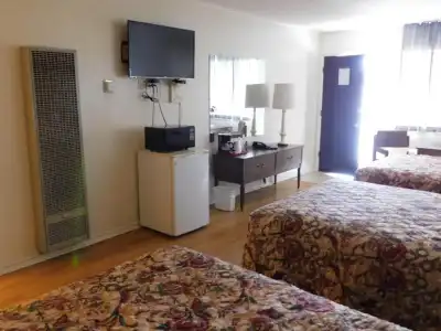 Royal Host Motel - 38