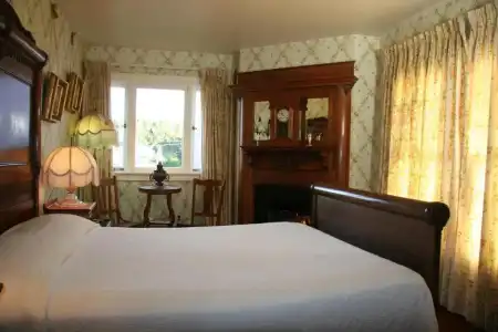 Martine Inn - 2