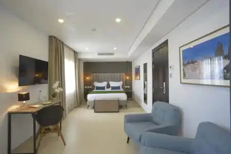 Maia Suites - 46