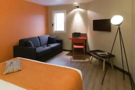 ibis Styles Lyon Confluence - 76