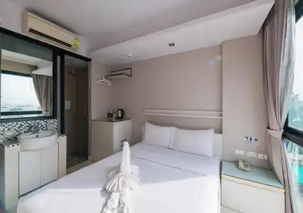 Serenotel Pattaya Beach Front - 70