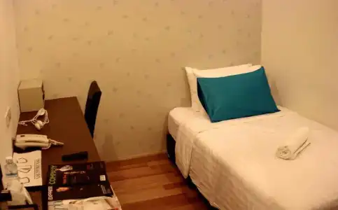 Nantra Silom - 23