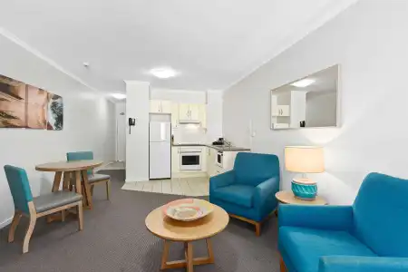 Ramada Resort Flynns Beach - 4