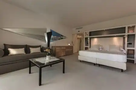 Augustus & Resort - 61