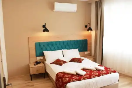 The Laila - 30