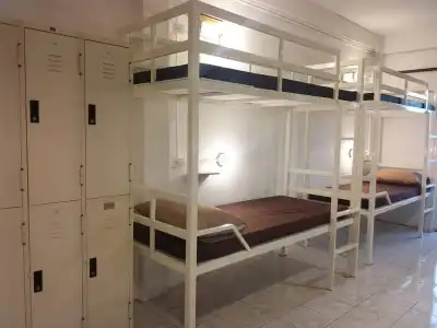 8 Sleepers Street Hostel - 27