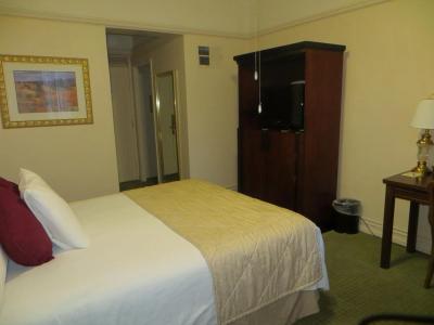 Funky Pool Side Cabana in Dtphx - 11