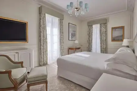 Hôtel du Palais - 46