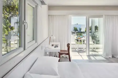 So White Club Resort - 0