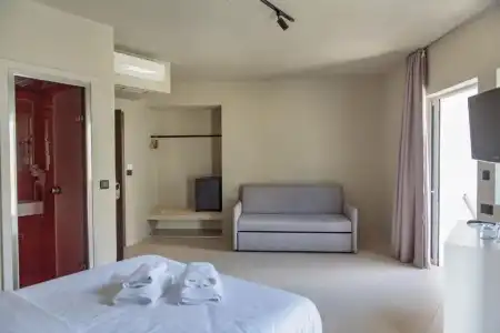 Hotel - 63
