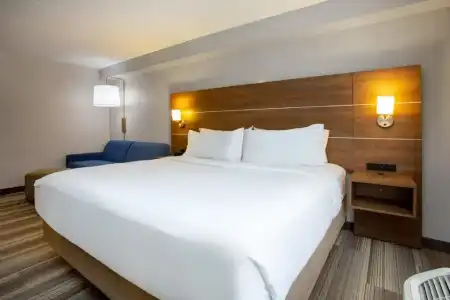 Holiday Inn Express & Suites Fort Wayne by IHG - 45