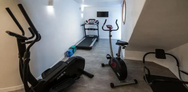 Elite Luxury Suites - 320