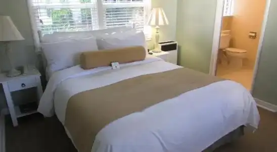 Colonial Terrace Inn by the Sea - 2