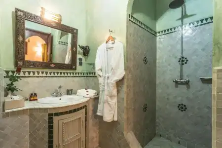 Riad Nasreen - 58