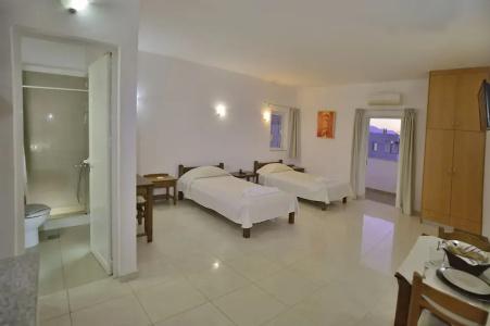 Reina Apartments - 1