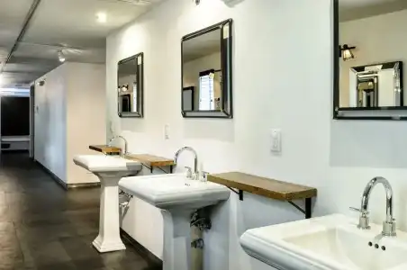 Posh South Beach Hostel - 36